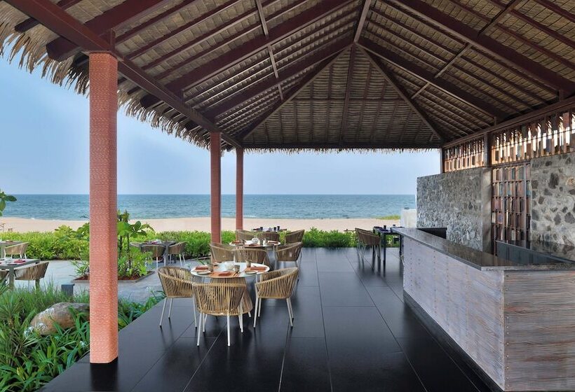 Отель Sheraton Grand Chennai Resort & Spa