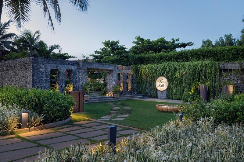 Отель Sheraton Grand Chennai Resort & Spa