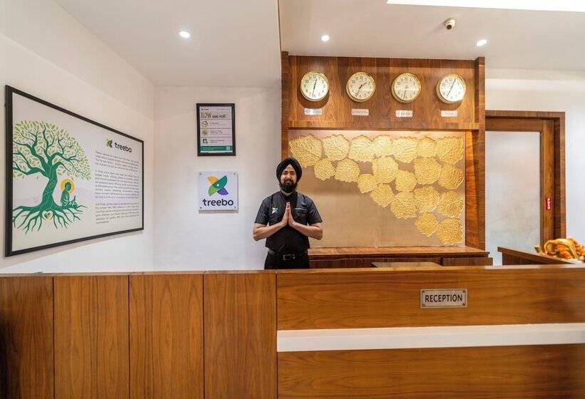 בית מלון כפרי Treebo Premium The Mustard Inn, Lawrence Road