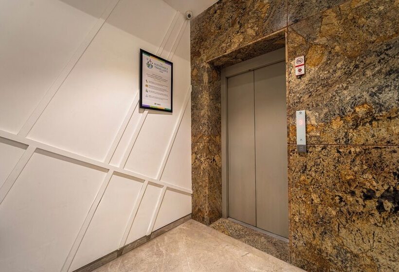 בית מלון כפרי Treebo Premium The Mustard Inn, Lawrence Road