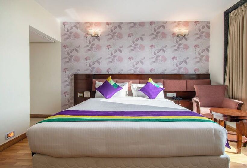 בית מלון כפרי Treebo Premium The Mustard Inn, Lawrence Road