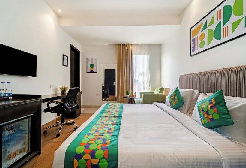 בית מלון כפרי Treebo Premium The Mustard Inn, Lawrence Road