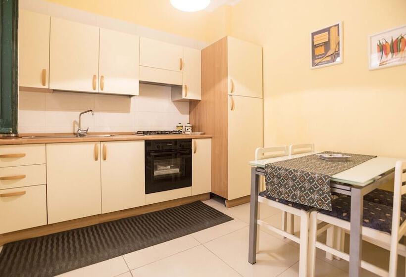 هتل B&b Monica's House