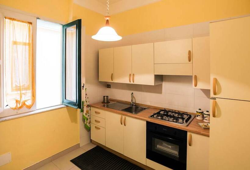 هتل B&b Monica's House