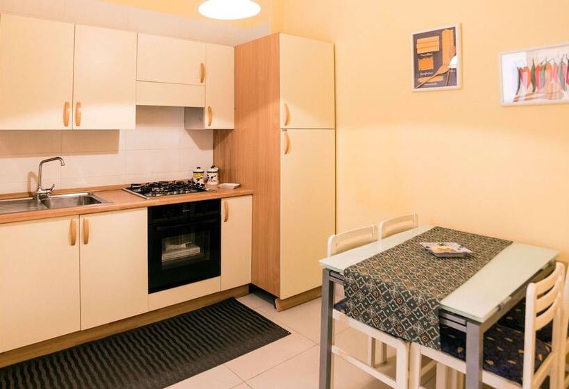 هتل B&b Monica's House