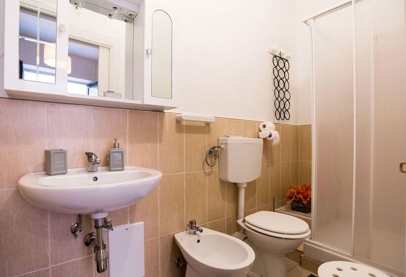 هتل B&b Monica's House