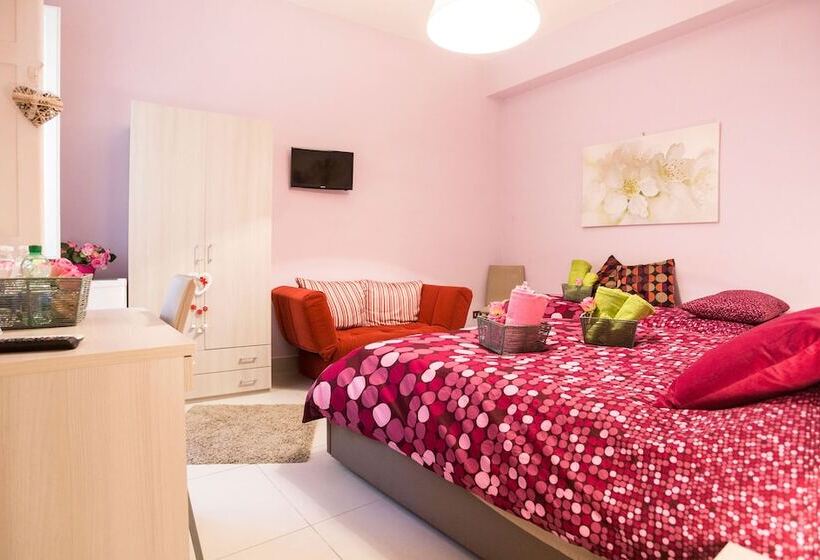 هتل B&b Monica's House