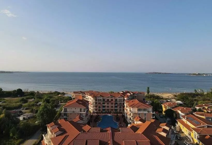 Hotelli Hacienda Beach Resort