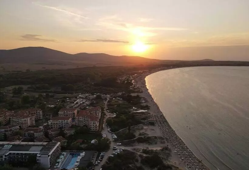 Hotelli Hacienda Beach Resort