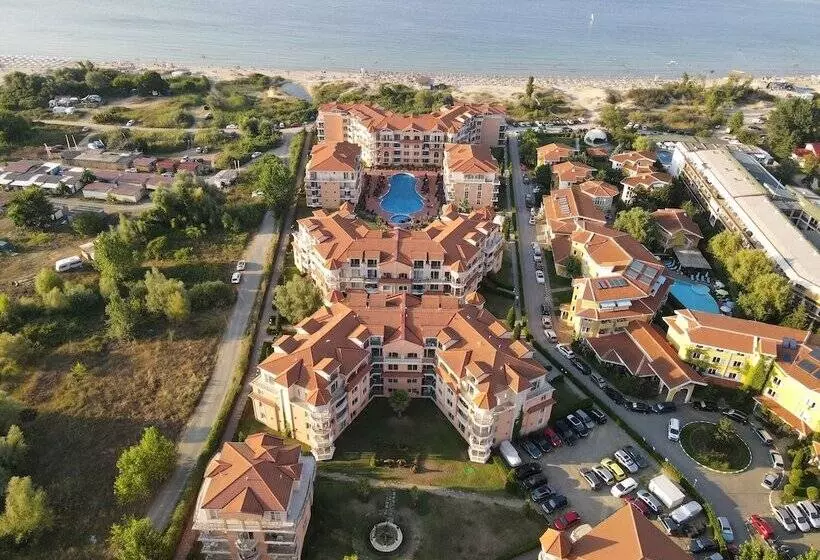 Hotelli Hacienda Beach Resort