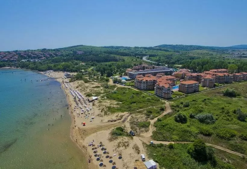 Hotelli Hacienda Beach Resort