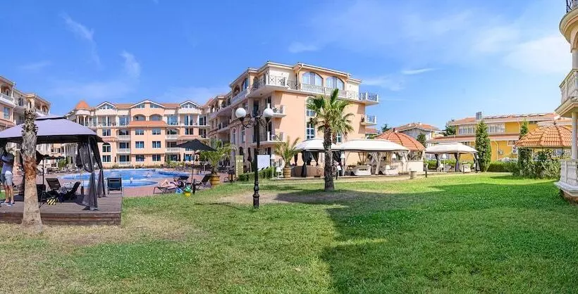 Hotelli Hacienda Beach Resort