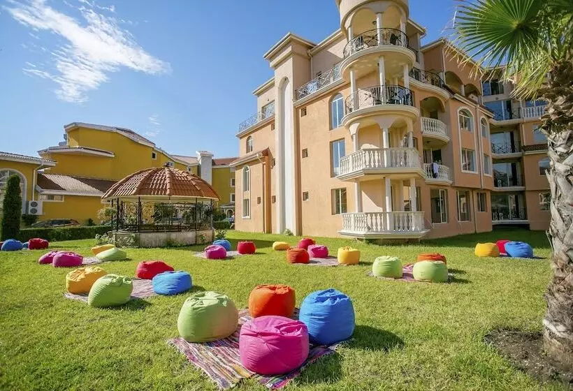 Hotelli Hacienda Beach Resort