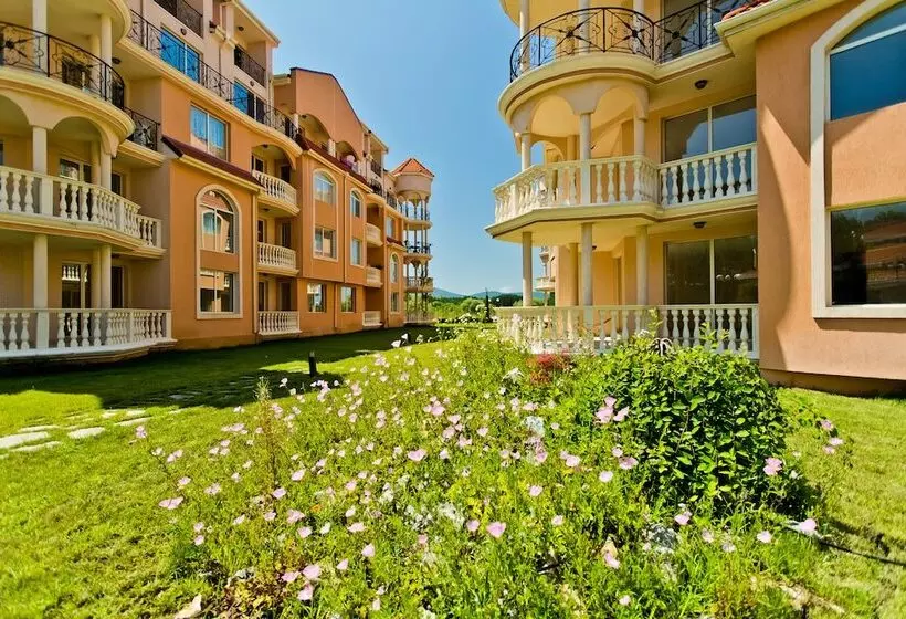 Hotelli Hacienda Beach Resort