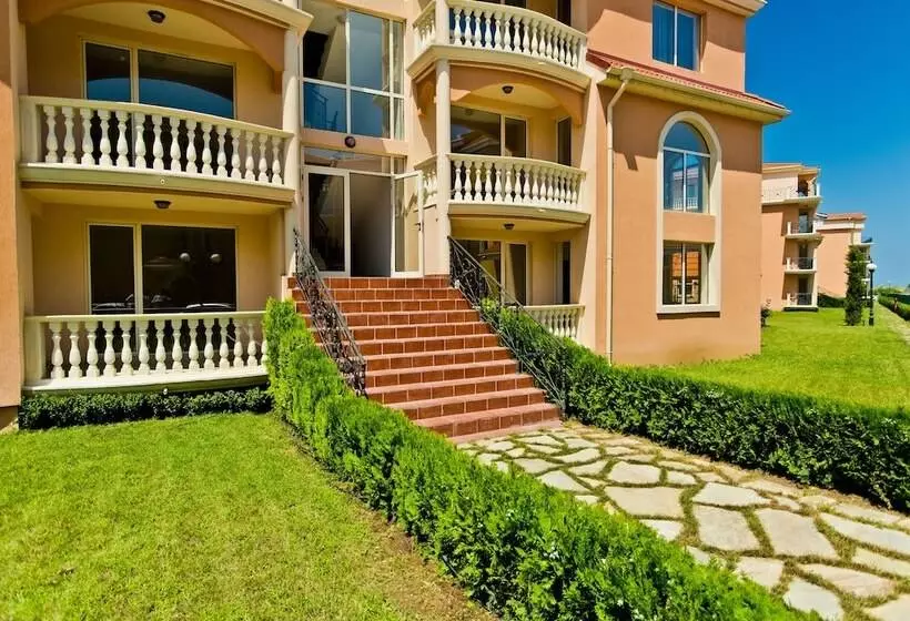 Hotelli Hacienda Beach Resort