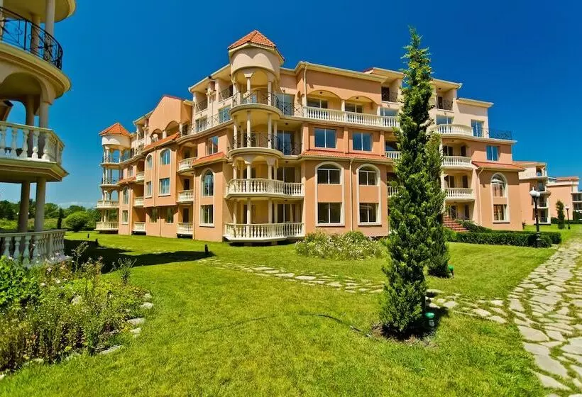 Hotelli Hacienda Beach Resort