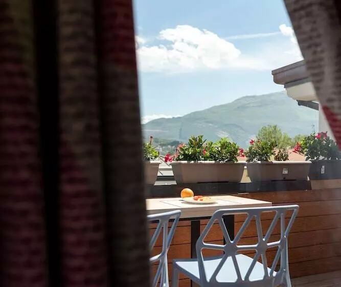 Hotelli Holiday Iv Gardan