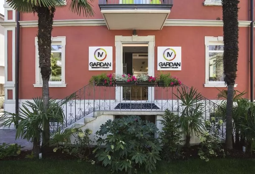 Hotelli Holiday Iv Gardan