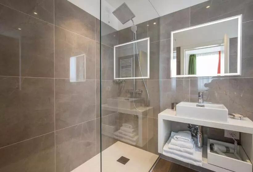 Hotelli Holiday Iv Gardan