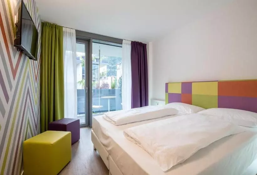 Hotelli Holiday Iv Gardan