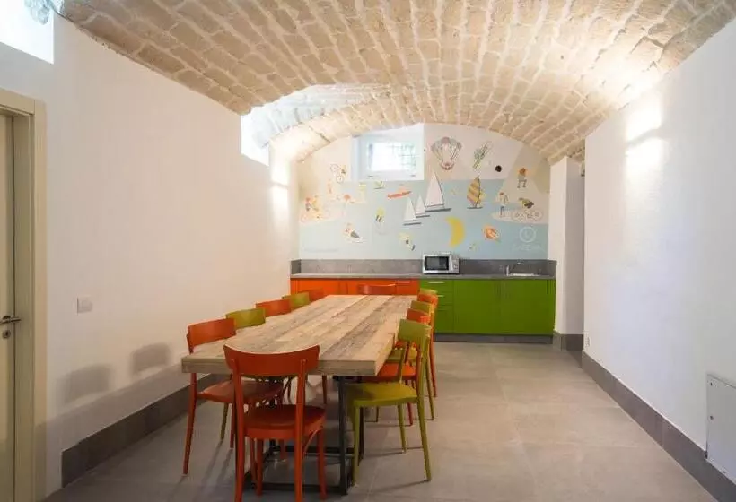 Hotelli Holiday Iv Gardan