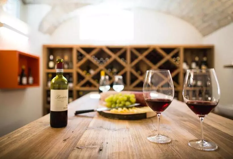 Hotelli Holiday Iv Gardan