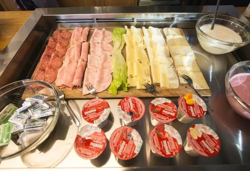 Hotelli Holiday Iv Gardan