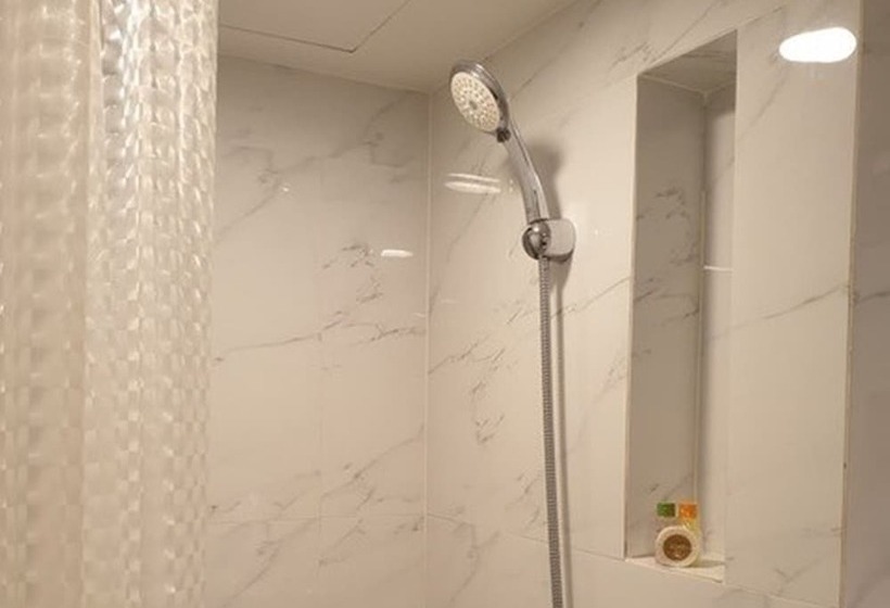 هتل Studio Ekamai