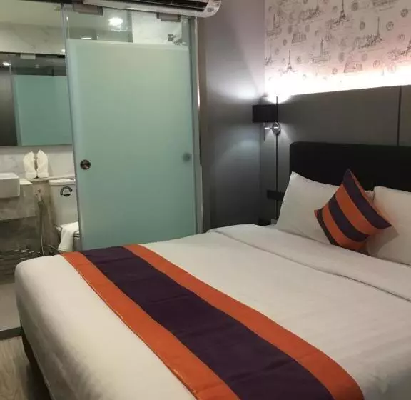 هتل Studio Ekamai