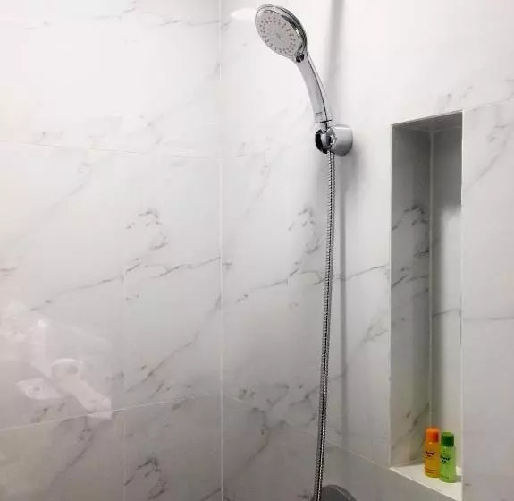 هتل Studio Ekamai