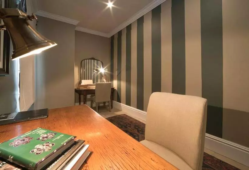 ホテル The Milner By The Oyster Collection