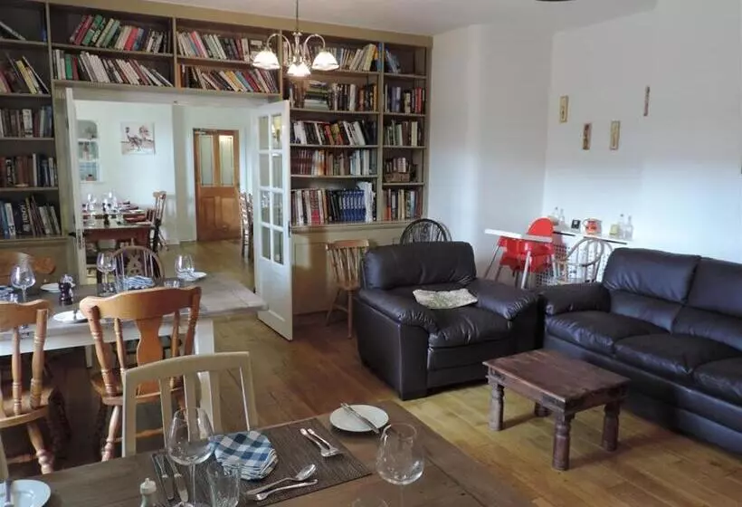 Hotelli The Tollemache Arms