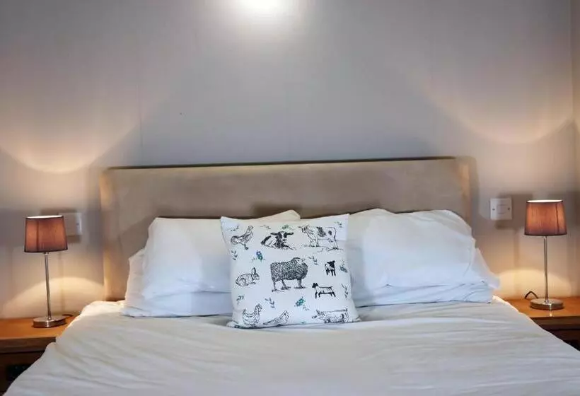 Hotelli The Tollemache Arms