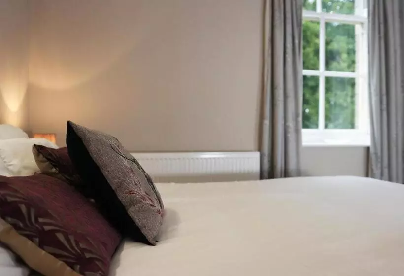 Hotelli The Tollemache Arms