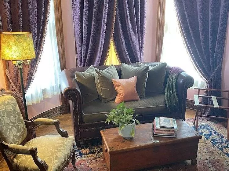 Hotelli Vineyard Mansion B&b