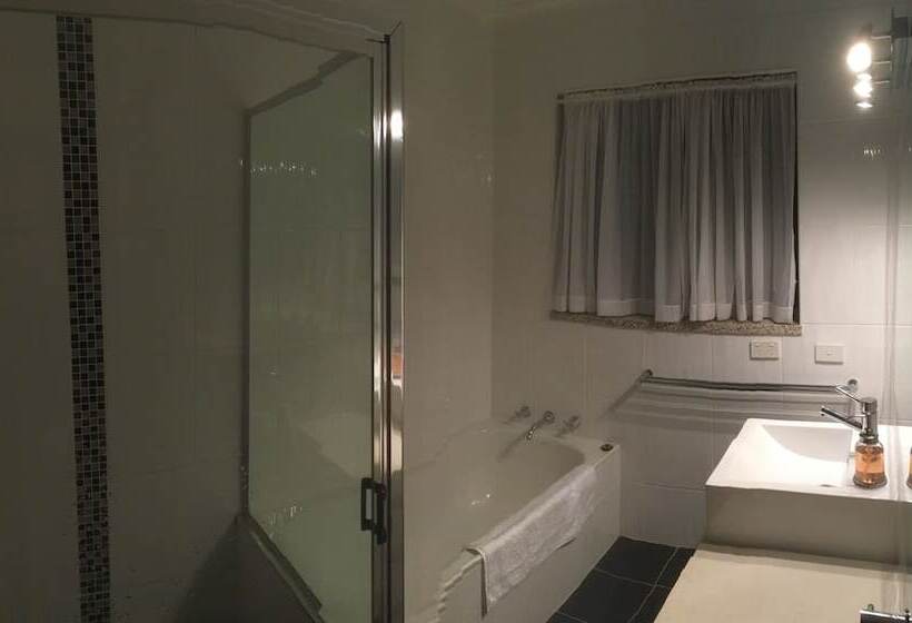 בית מלון כפרי 1913 Collective