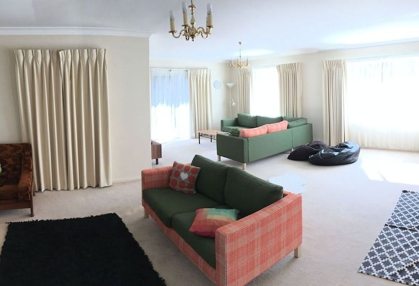 בית מלון כפרי 1913 Collective