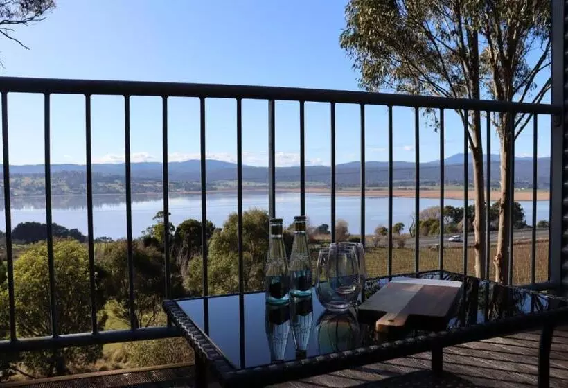 Hotelli Armalong Winery Chalets