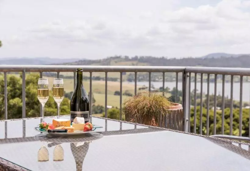 Hotelli Armalong Winery Chalets