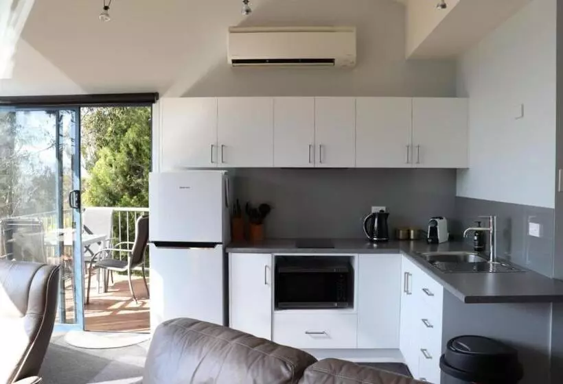 Hotelli Armalong Winery Chalets