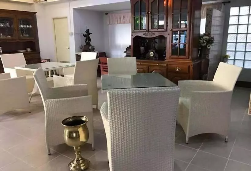هتل Chanathinat Place