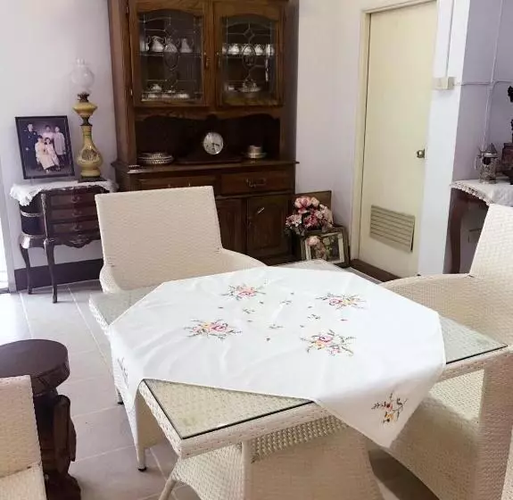 هتل Chanathinat Place