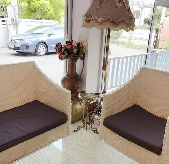 فندق Chanathinat Place