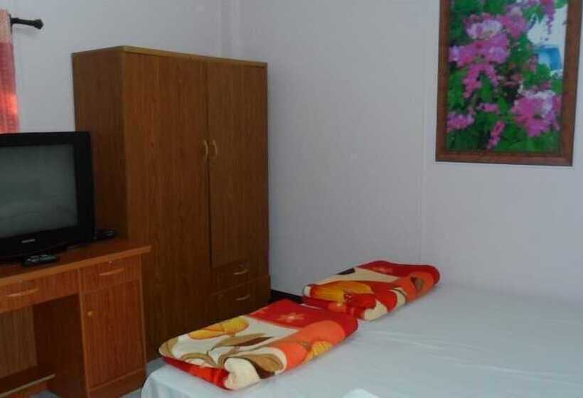 酒店 Puangchompoo Place