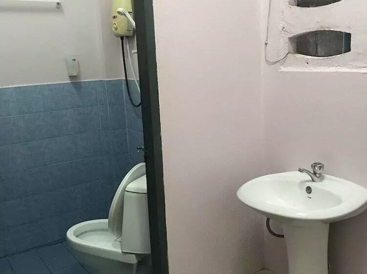 ホテル Puangchompoo Place