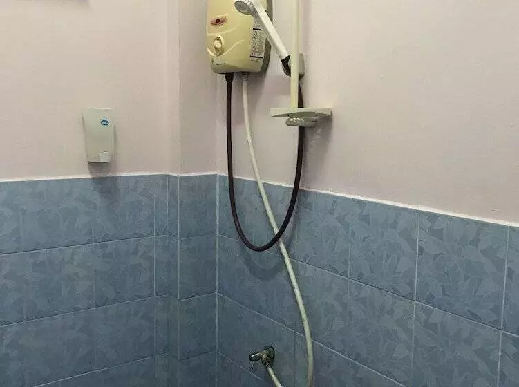 ホテル Puangchompoo Place