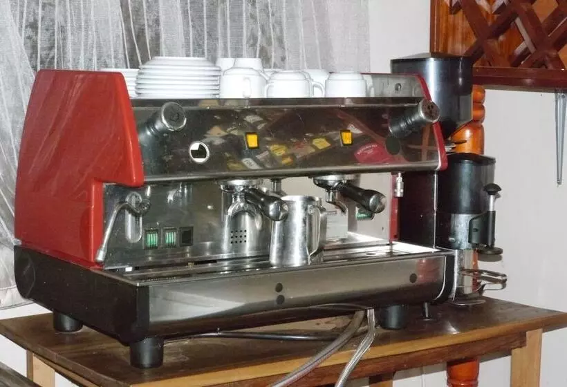 هتل Rosaline Suites