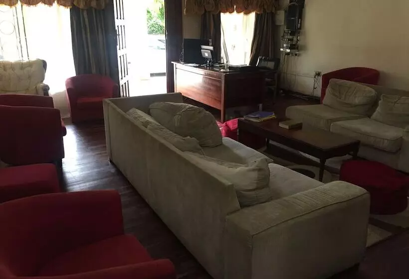 هتل Roysam Lodge