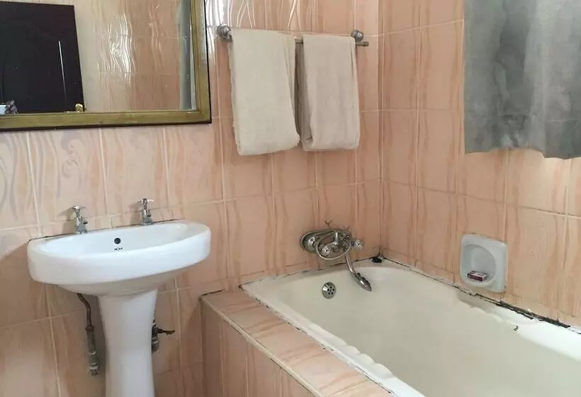 هتل Roysam Lodge