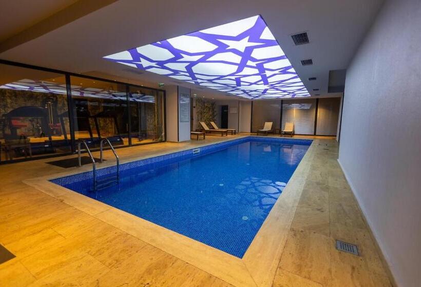 فندق Tryp By Wyndham Istanbul Sancaktepe